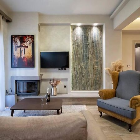 Maison De Luxx A10, Cozy Apartment With Garden In Larissa Ngoại thất bức ảnh