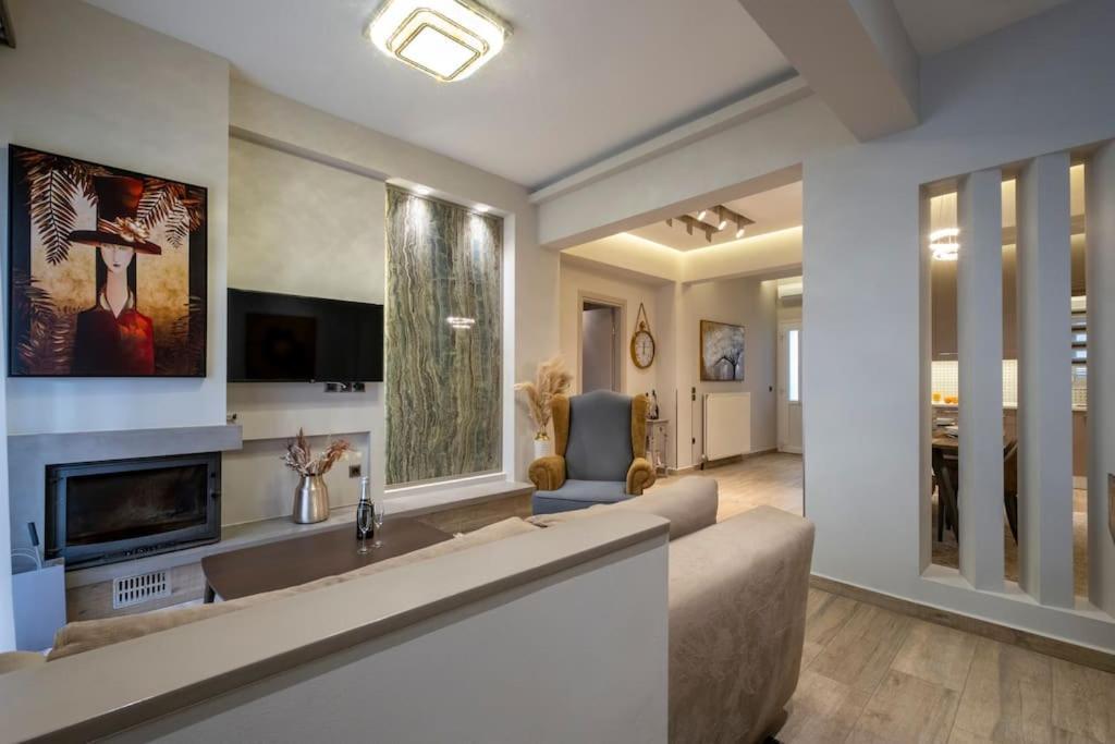 Maison De Luxx A10, Cozy Apartment With Garden In Larissa Ngoại thất bức ảnh