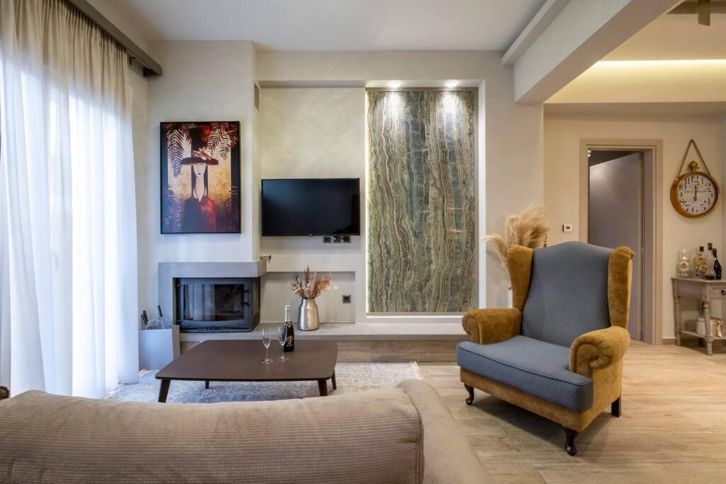 Maison De Luxx A10, Cozy Apartment With Garden In Larissa Ngoại thất bức ảnh