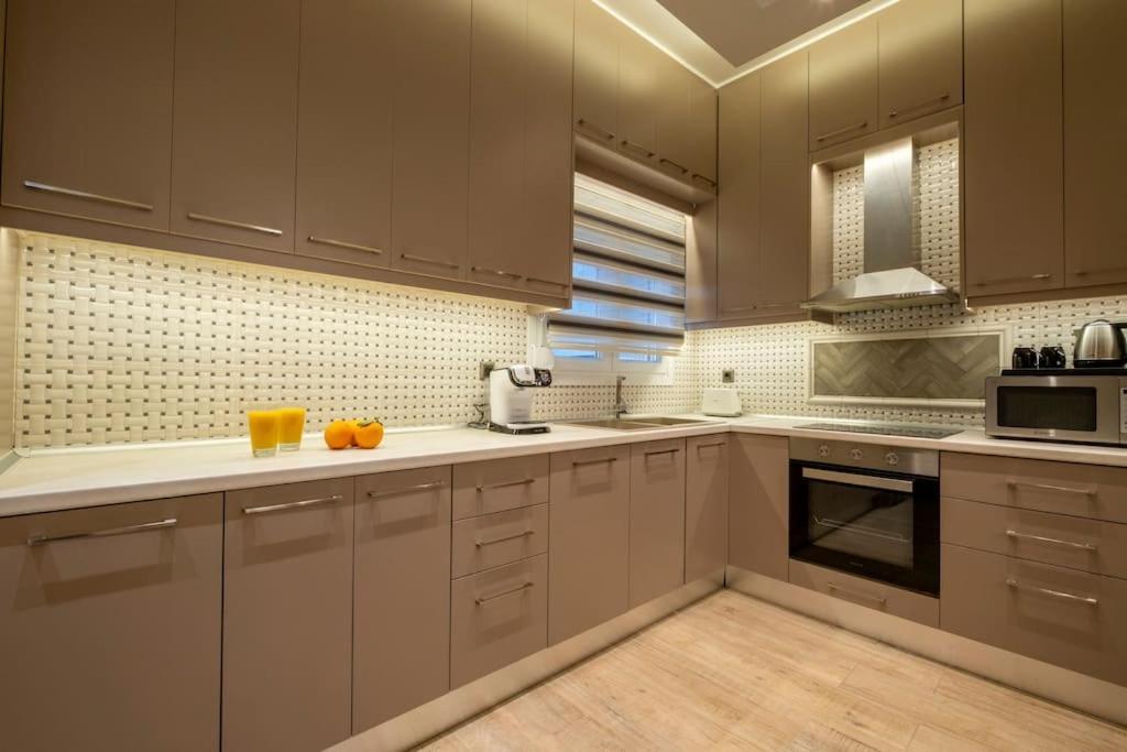 Maison De Luxx A10, Cozy Apartment With Garden In Larissa Ngoại thất bức ảnh